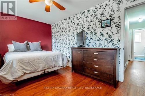 16 Royal Manor Drive, St. Catharines (444 - Carlton/Bunting), ON - Indoor Photo Showing Bedroom