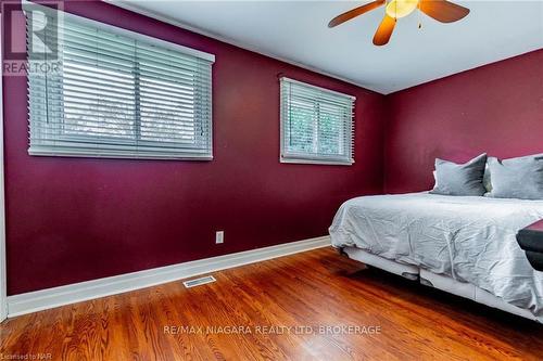 16 Royal Manor Drive, St. Catharines (444 - Carlton/Bunting), ON - Indoor Photo Showing Bedroom