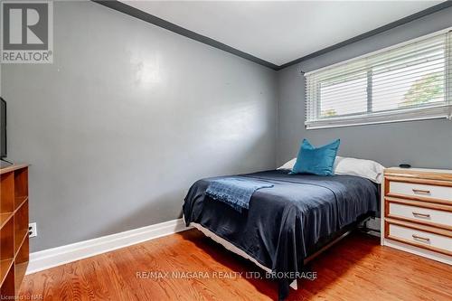 16 Royal Manor Drive, St. Catharines (444 - Carlton/Bunting), ON - Indoor Photo Showing Bedroom