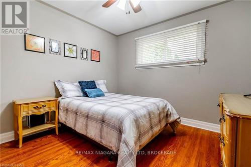 16 Royal Manor Drive, St. Catharines (444 - Carlton/Bunting), ON - Indoor Photo Showing Bedroom