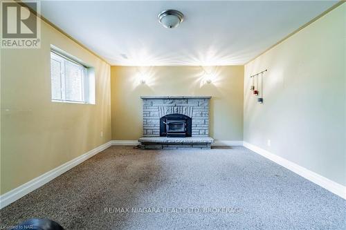 16 Royal Manor Drive, St. Catharines (444 - Carlton/Bunting), ON - Indoor With Fireplace