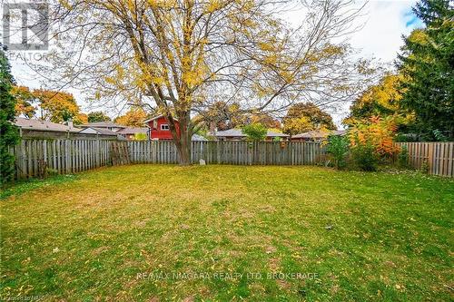 16 Royal Manor Drive, St. Catharines (444 - Carlton/Bunting), ON - Outdoor With Backyard