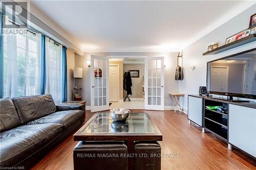 16 Royal Manor Drive, St. Catharines (444 - Carlton/Bunting), ON - Indoor Photo Showing Living Room