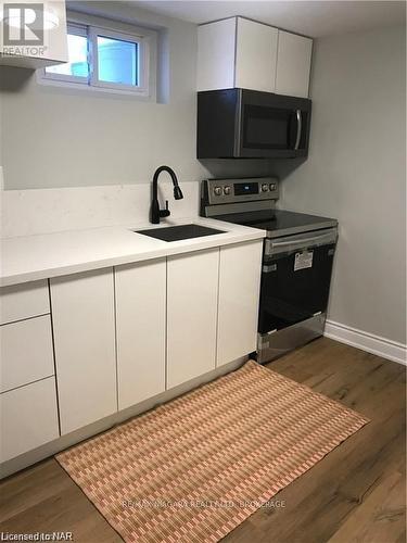 629B Scott Street, St. Catharines (441 - Bunting/Linwell), ON - Indoor Photo Showing Kitchen