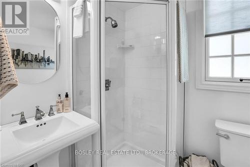 3711 Crystal Beach Drive, Fort Erie (337 - Crystal Beach), ON - Indoor Photo Showing Bathroom