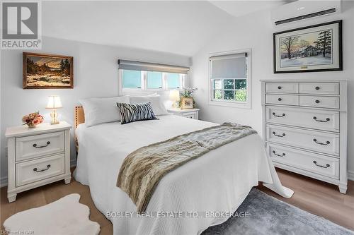 3711 Crystal Beach Drive, Fort Erie (337 - Crystal Beach), ON - Indoor Photo Showing Bedroom