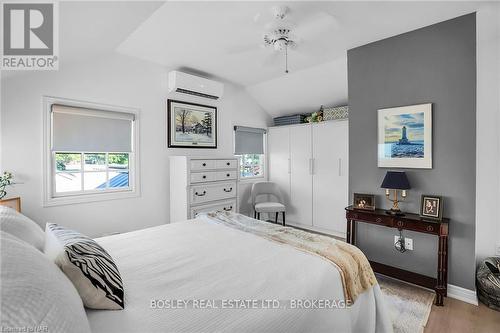 3711 Crystal Beach Drive, Fort Erie (337 - Crystal Beach), ON - Indoor Photo Showing Bedroom