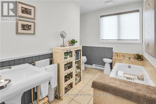 3711 Crystal Beach Drive, Fort Erie (337 - Crystal Beach), ON - Indoor Photo Showing Bathroom