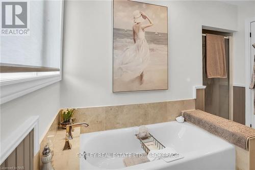 3711 Crystal Beach Drive, Fort Erie (337 - Crystal Beach), ON - Indoor Photo Showing Bathroom