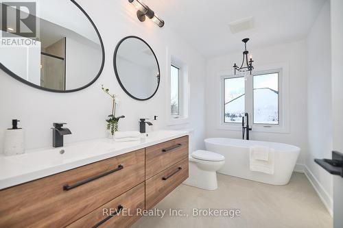 3459 East Main Street, Fort Erie (328 - Stevensville), ON - Indoor Photo Showing Bathroom