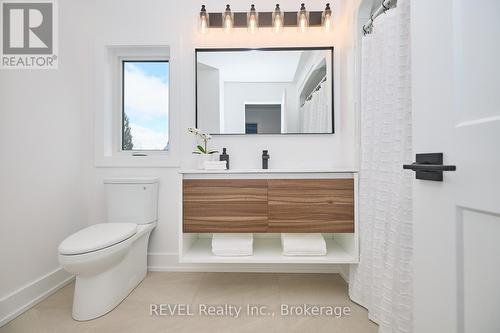 3459 East Main Street, Fort Erie (328 - Stevensville), ON - Indoor Photo Showing Bathroom