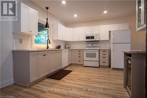 56 Chaplin Avenue, St. Catharines (451 - Downtown), ON - Indoor Photo Showing Kitchen