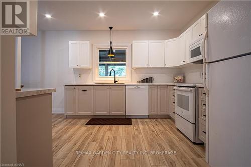 56 Chaplin Avenue, St. Catharines (451 - Downtown), ON - Indoor Photo Showing Kitchen