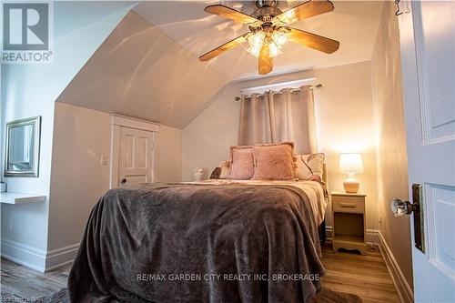 56 Chaplin Avenue, St. Catharines (451 - Downtown), ON - Indoor Photo Showing Bedroom