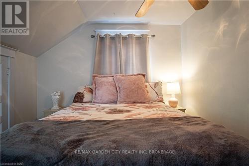 56 Chaplin Avenue, St. Catharines (451 - Downtown), ON - Indoor Photo Showing Bedroom