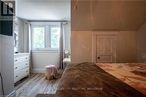 56 Chaplin Avenue, St. Catharines (451 - Downtown), ON - Indoor Photo Showing Bedroom