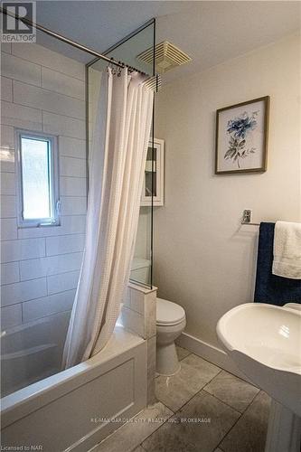 56 Chaplin Avenue, St. Catharines (451 - Downtown), ON - Indoor Photo Showing Bathroom