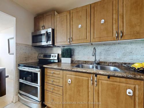 302-530 Lolita Gdns, Mississauga, ON - Indoor Photo Showing Kitchen With Stainless Steel Kitchen With Double Sink