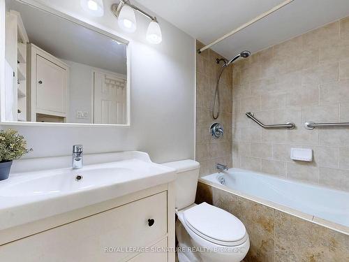 302-530 Lolita Gdns, Mississauga, ON - Indoor Photo Showing Bathroom