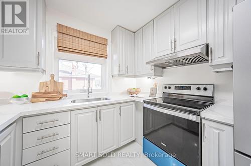 47 Rockport Crescent, Richmond Hill, ON - Indoor Photo Showing Kitchen