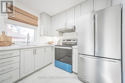 47 Rockport Crescent, Richmond Hill, ON - Indoor Photo Showing Kitchen