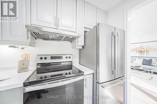 47 Rockport Crescent, Richmond Hill, ON - Indoor Photo Showing Kitchen