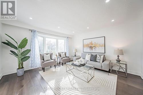 47 Rockport Crescent, Richmond Hill, ON - Indoor Photo Showing Living Room