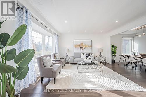 47 Rockport Crescent, Richmond Hill, ON - Indoor Photo Showing Living Room