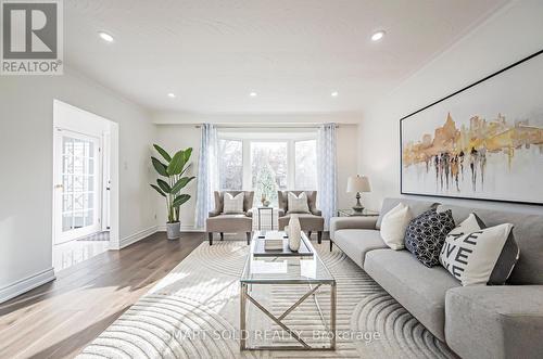 47 Rockport Crescent, Richmond Hill, ON - Indoor Photo Showing Living Room