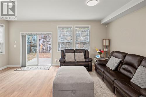 949 Peace Keeping Cres, Langford, BC - Indoor Photo Showing Living Room