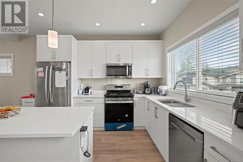 949 Peace Keeping Cres, Langford, BC - Indoor Photo Showing Kitchen With Double Sink