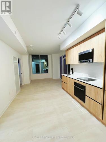 810N - 117 Broadway Avenue, Toronto, ON - Indoor Photo Showing Kitchen