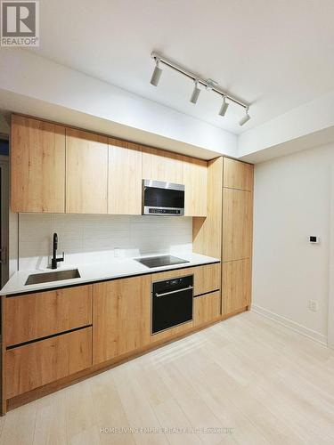 810N - 117 Broadway Avenue, Toronto, ON - Indoor Photo Showing Kitchen