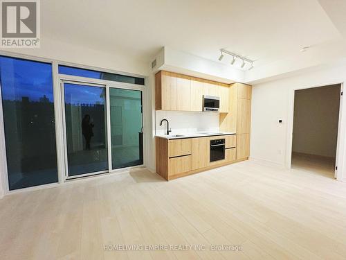 810N - 117 Broadway Avenue, Toronto, ON - Indoor Photo Showing Kitchen