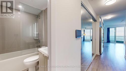 3418 - 585 Bloor Street E, Toronto, ON - Indoor Photo Showing Bathroom