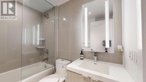 3418 - 585 Bloor Street E, Toronto, ON - Indoor Photo Showing Bathroom