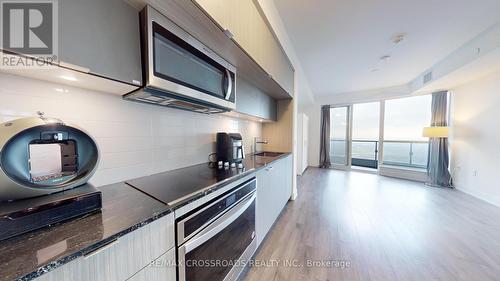 3418 - 585 Bloor Street E, Toronto, ON - Indoor Photo Showing Kitchen