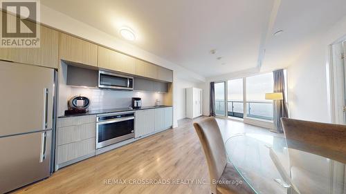 3418 - 585 Bloor Street E, Toronto, ON - Indoor Photo Showing Kitchen