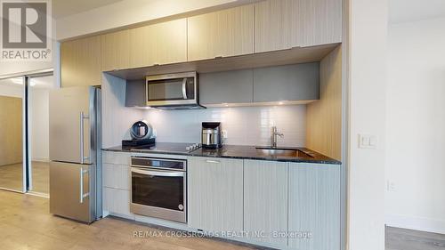 3418 - 585 Bloor Street E, Toronto, ON - Indoor Photo Showing Kitchen