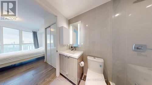 3418 - 585 Bloor Street E, Toronto, ON - Indoor Photo Showing Bathroom