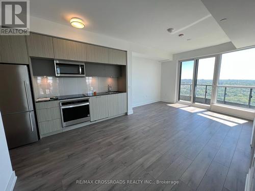 3418 - 585 Bloor Street E, Toronto, ON - Indoor Photo Showing Kitchen