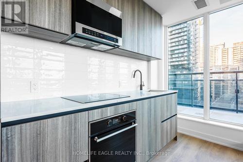 705 N - 117 Broadway Avenue, Toronto, ON - Indoor Photo Showing Kitchen