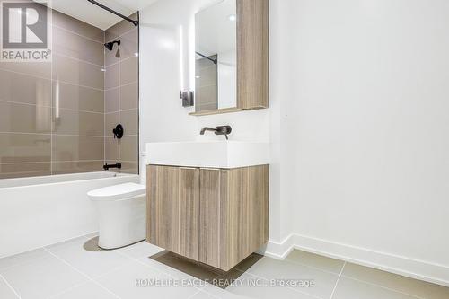 705 N - 117 Broadway Avenue, Toronto, ON - Indoor Photo Showing Bathroom