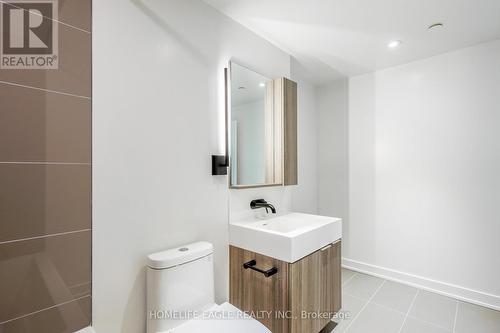 705 N - 117 Broadway Avenue, Toronto, ON - Indoor Photo Showing Bathroom