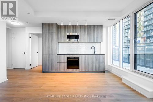 705 N - 117 Broadway Avenue, Toronto, ON - Indoor Photo Showing Kitchen