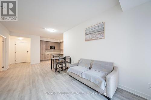 504 - 38 Simcoe Promenade, Markham, ON - Indoor Photo Showing Living Room