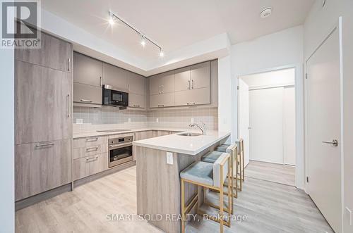 504 - 38 Simcoe Promenade, Markham, ON - Indoor Photo Showing Kitchen With Upgraded Kitchen