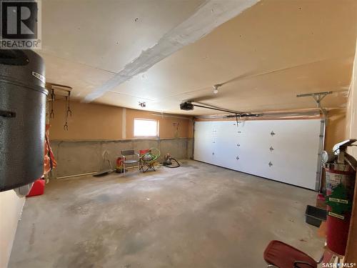 233 Lorne Street W, Swift Current, SK - Indoor Photo Showing Garage