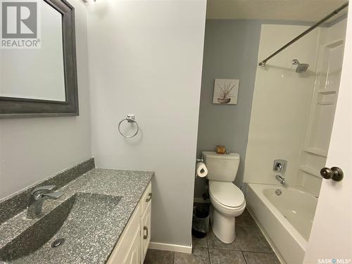 233 Lorne Street W, Swift Current, SK - Indoor Photo Showing Bathroom