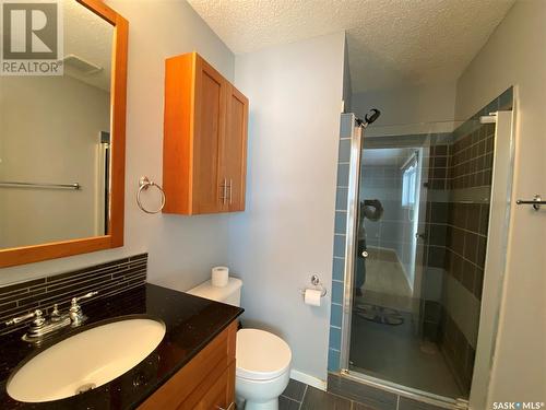 233 Lorne Street W, Swift Current, SK - Indoor Photo Showing Bathroom